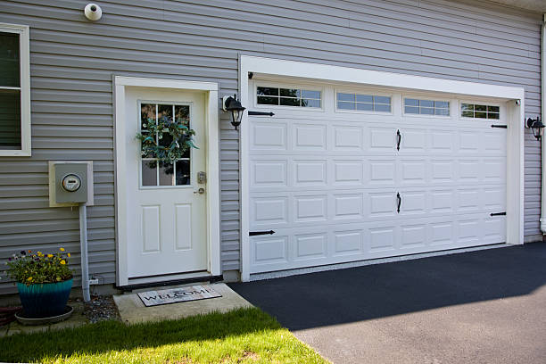 24/7 Emergency Garage Door Panel Replacement experts in Hortonville, WI